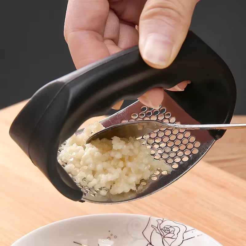Stainless Steel Garlic Press Crusher — Manual Garlic Chopper & Kitchen Gadget